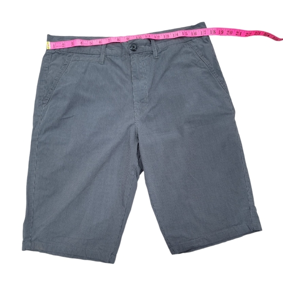 (M) Guess Shorts Grey Striped (Men) - Picture 4 of 8